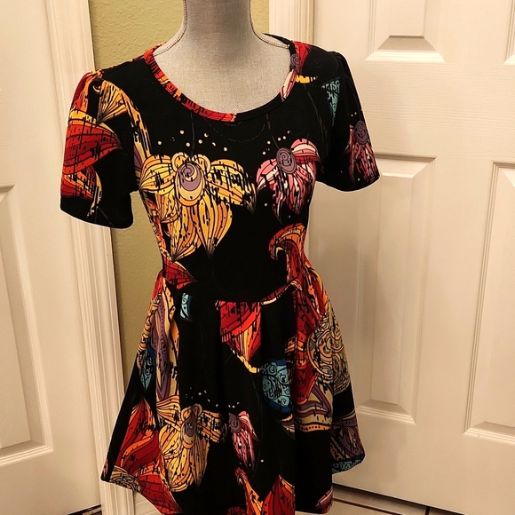LuLaRoe Dresses & Skirts - LulaRoe fit and flair dress Size Med.